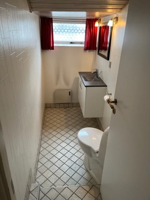 4531-6-2-Toilet.jpg
